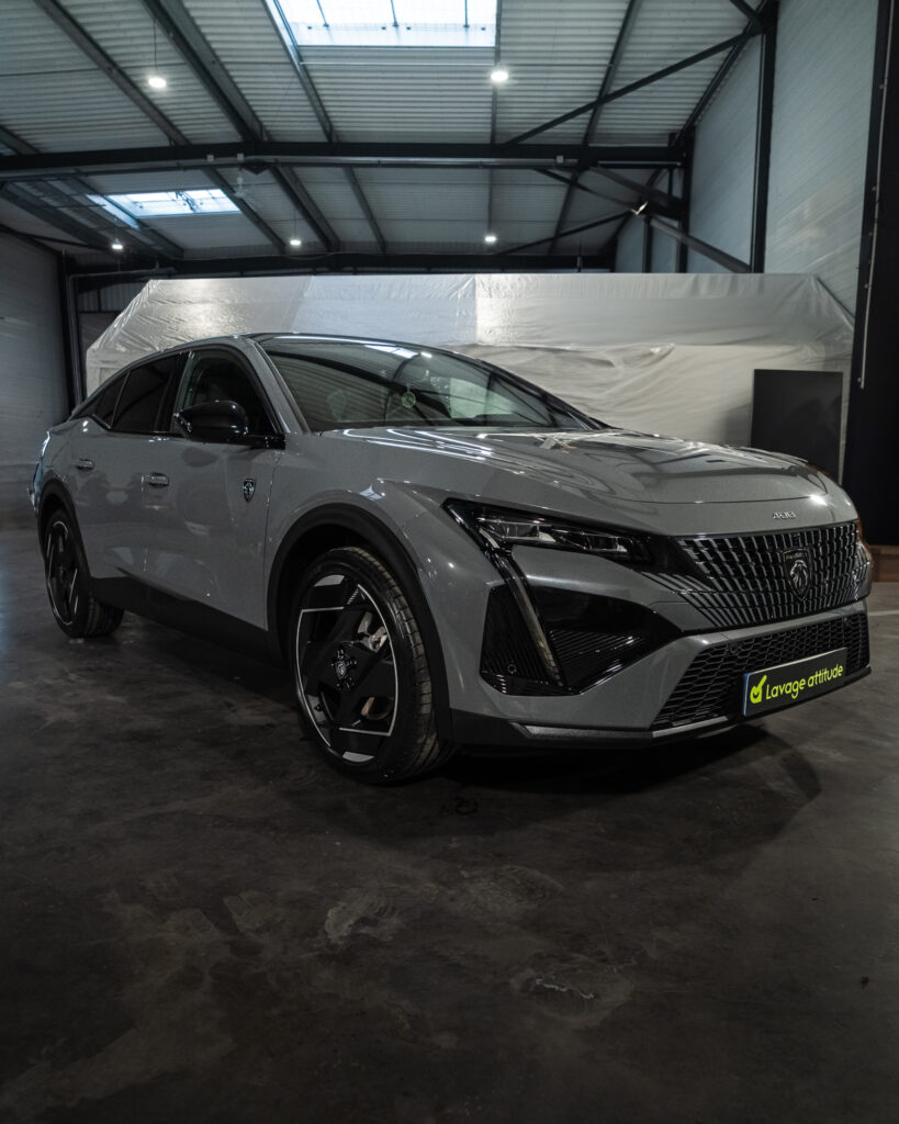 photo d'une prestation de detailing auto sur une peugeot à Valenciennes